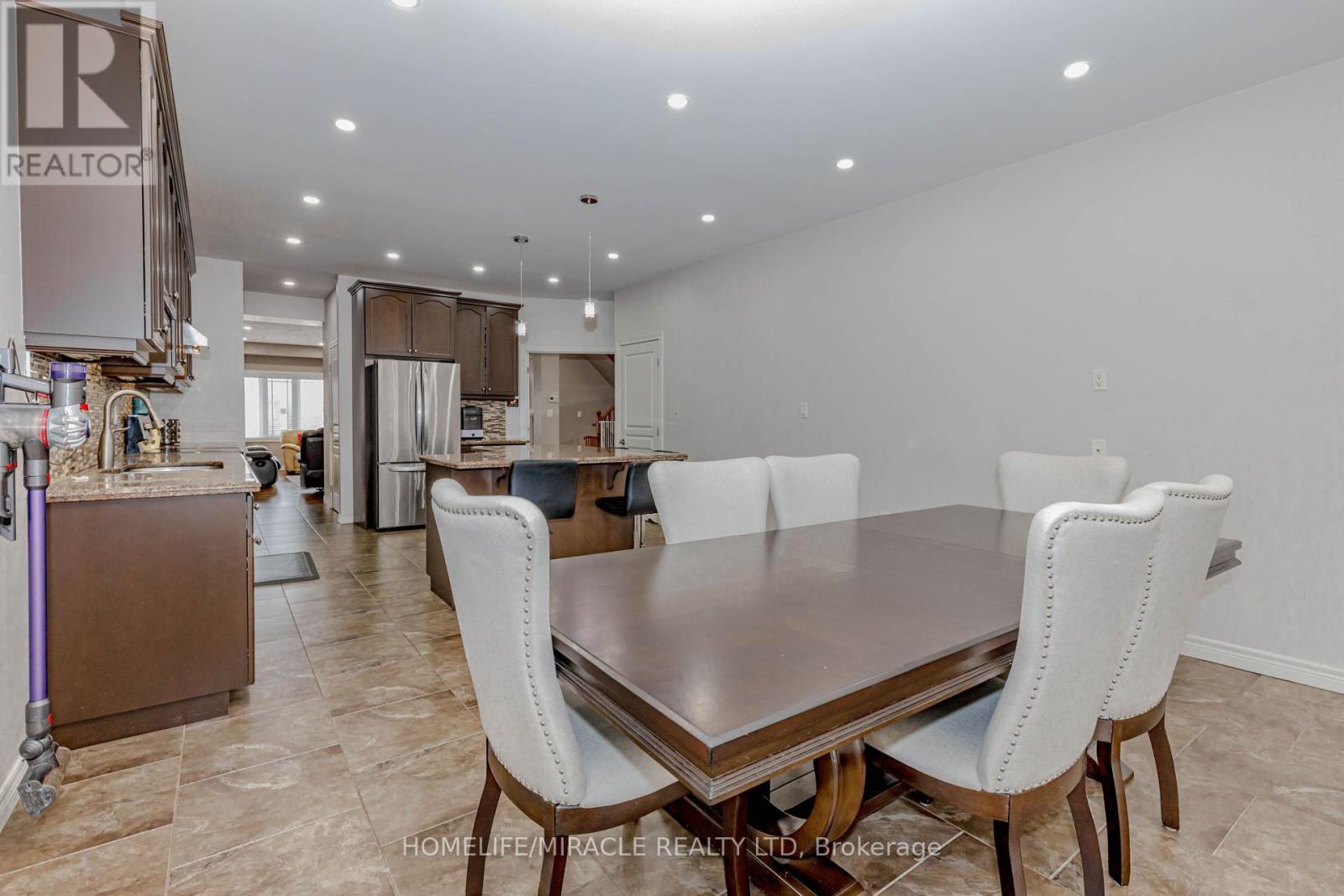 2 Doon Creek Street, Kitchener, Ontario  N2P 2R3 - Photo 18 - X12855324