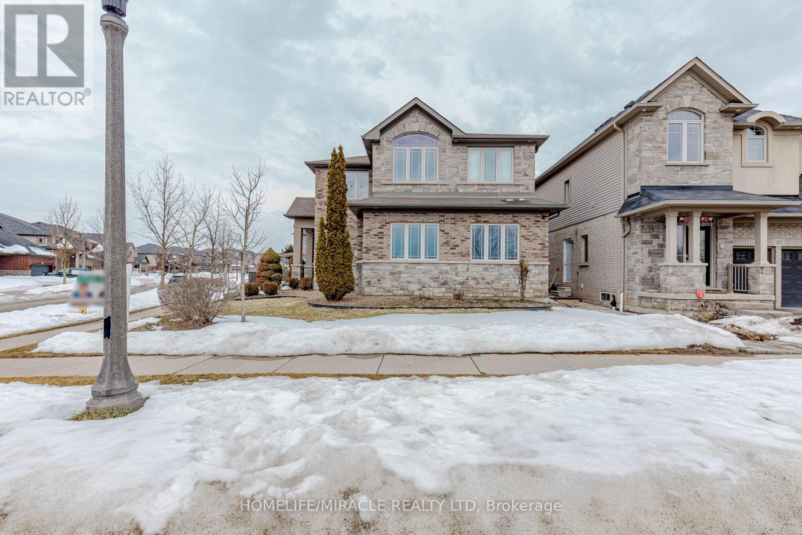 2 Doon Creek Street, Kitchener, Ontario  N2P 2R3 - Photo 3 - X12855324