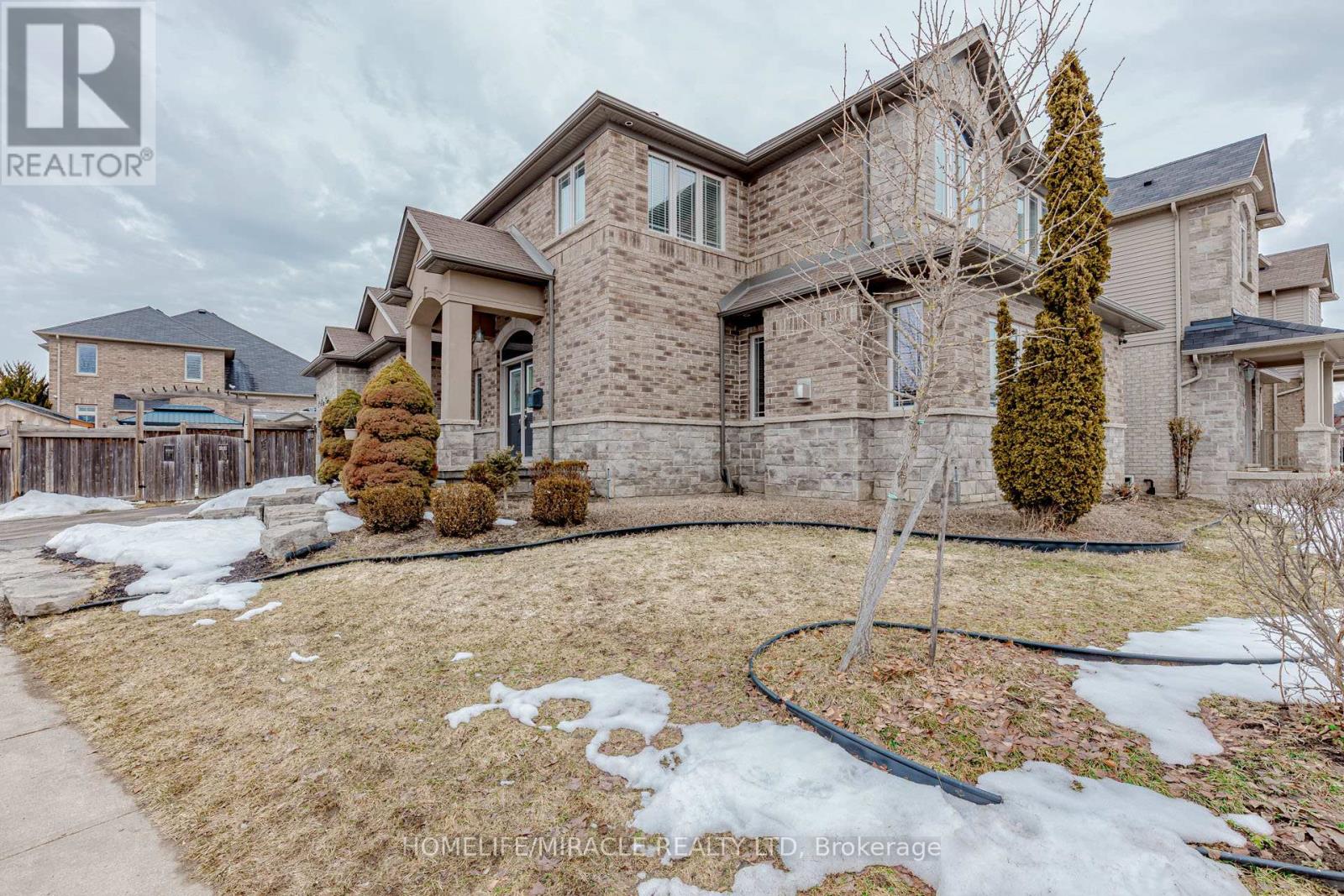 2 Doon Creek Street, Kitchener, Ontario  N2P 2R3 - Photo 4 - X12855324