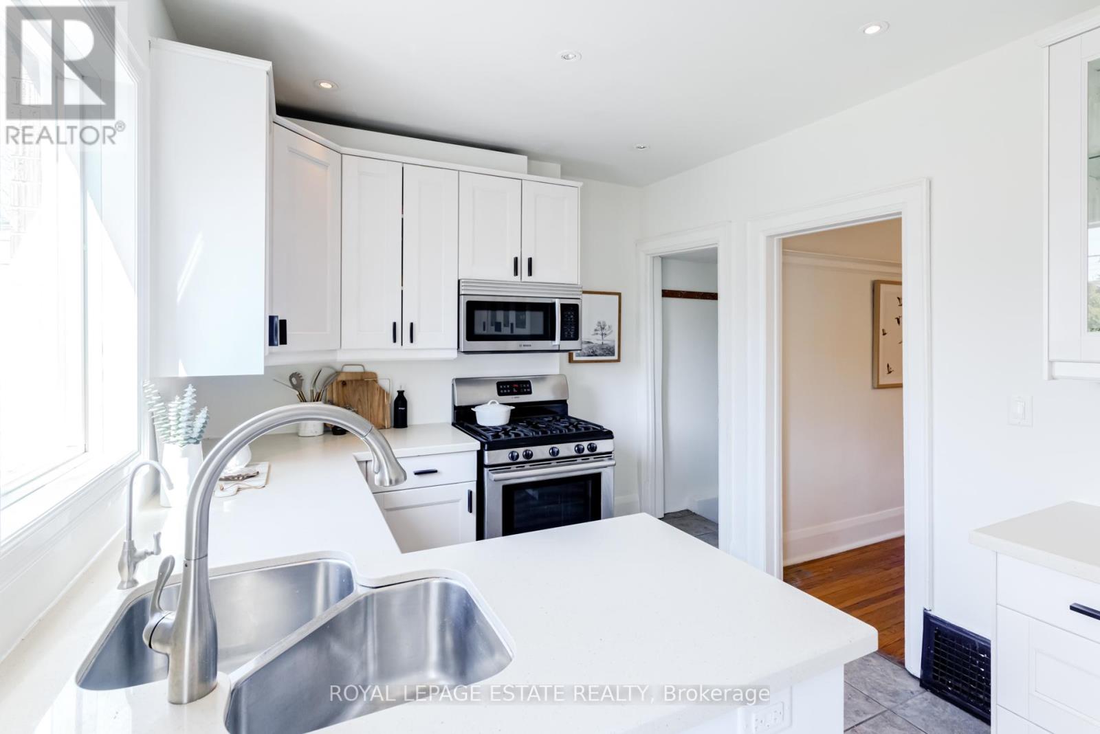 46 Thyra Avenue, Toronto (Crescent Town), Ontario  M4C 5G5 - Photo 15 - E12841342