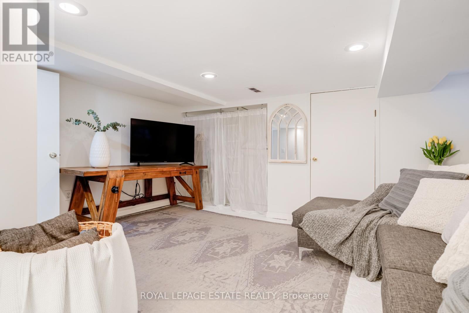 46 Thyra Avenue, Toronto (Crescent Town), Ontario  M4C 5G5 - Photo 37 - E12841342