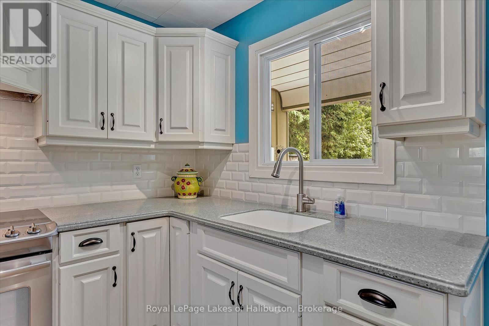 1093 Lamar Drive, Algonquin Highlands, Ontario  K0M 1S0 - Photo 12 - X12855368