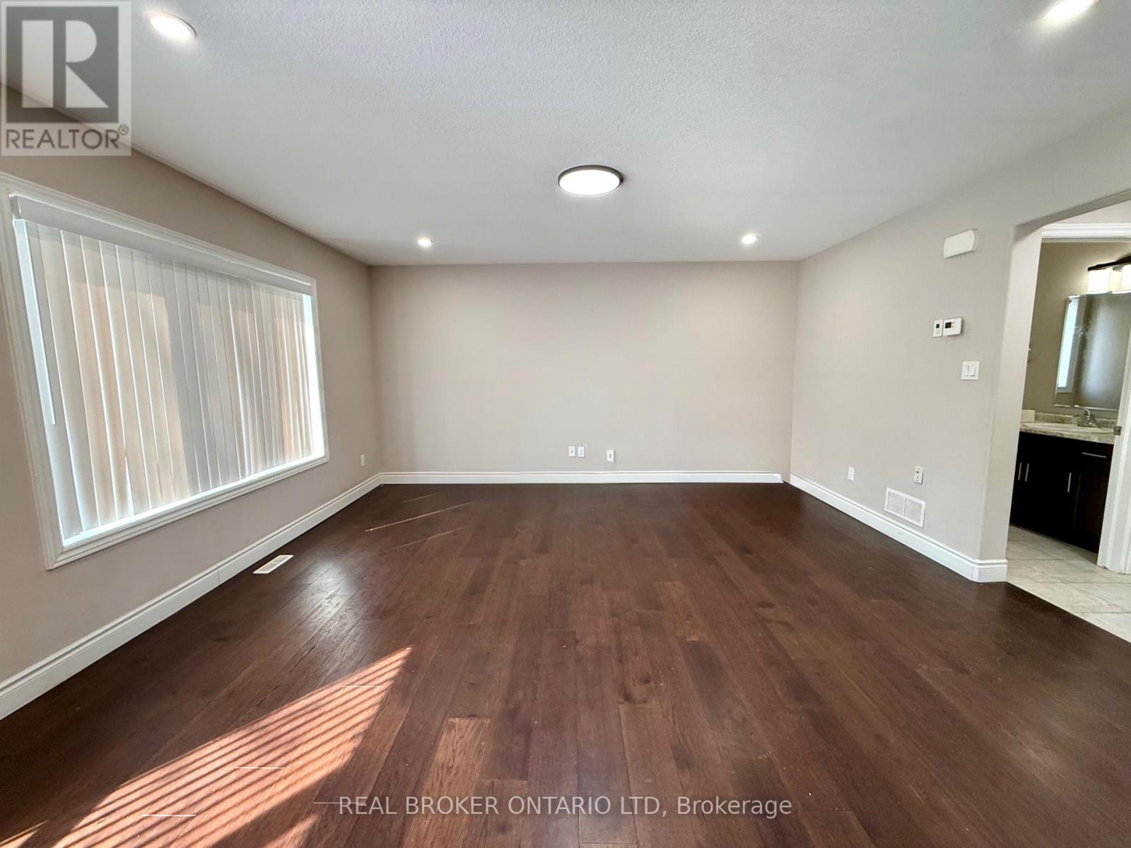 8 Alexander Circle, Strathroy-Caradoc, Ontario  N7G 0B4 - Photo 6 - X12847490