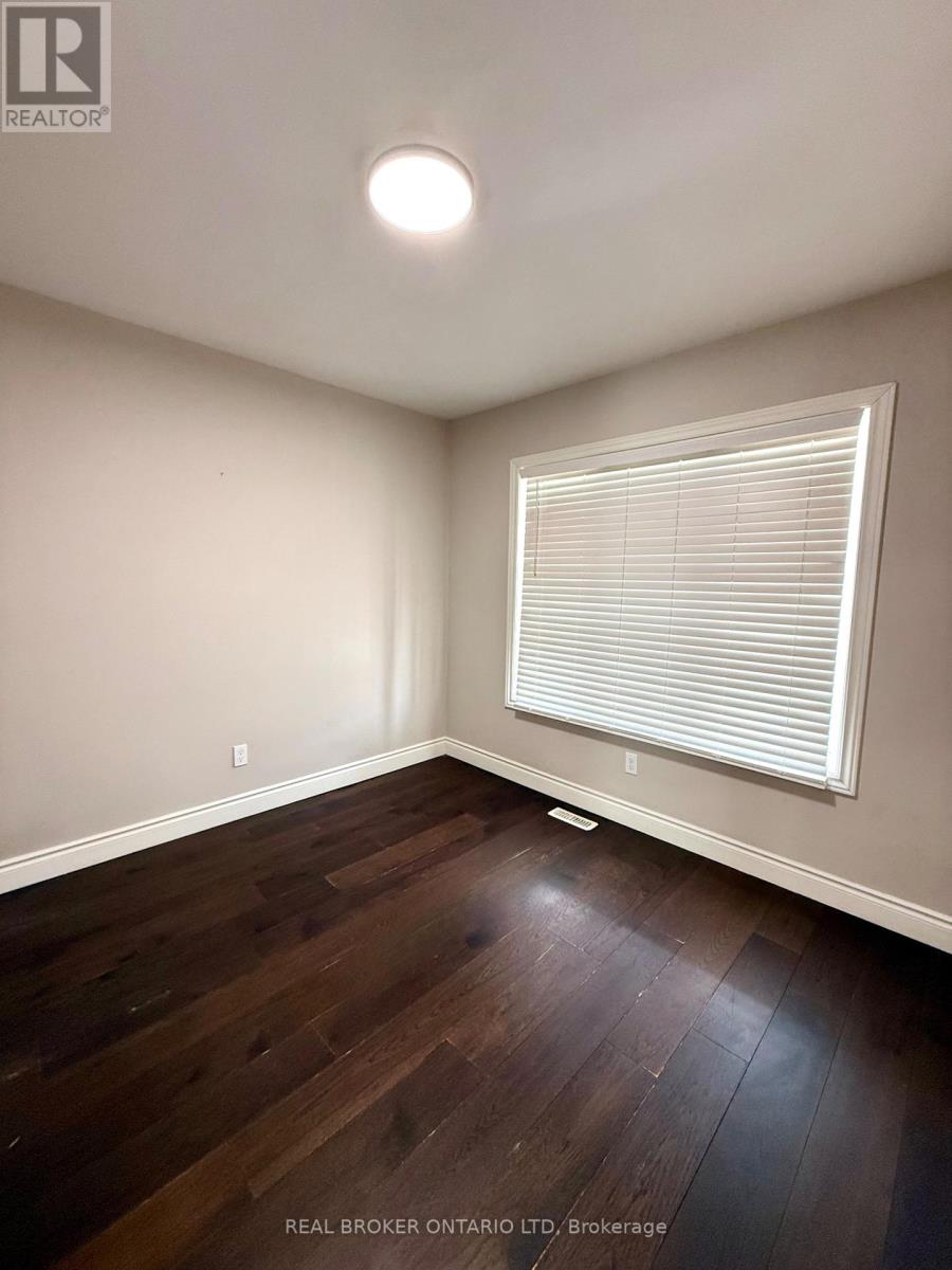 8 Alexander Circle, Strathroy-Caradoc, Ontario  N7G 0B4 - Photo 9 - X12847490