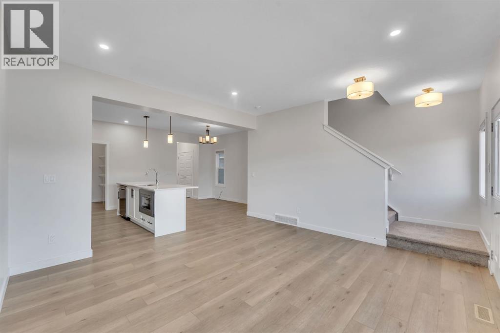 1489 Bayview Point Sw, Airdrie, Alberta  T4B 5K1 - Photo 19 - A2291410