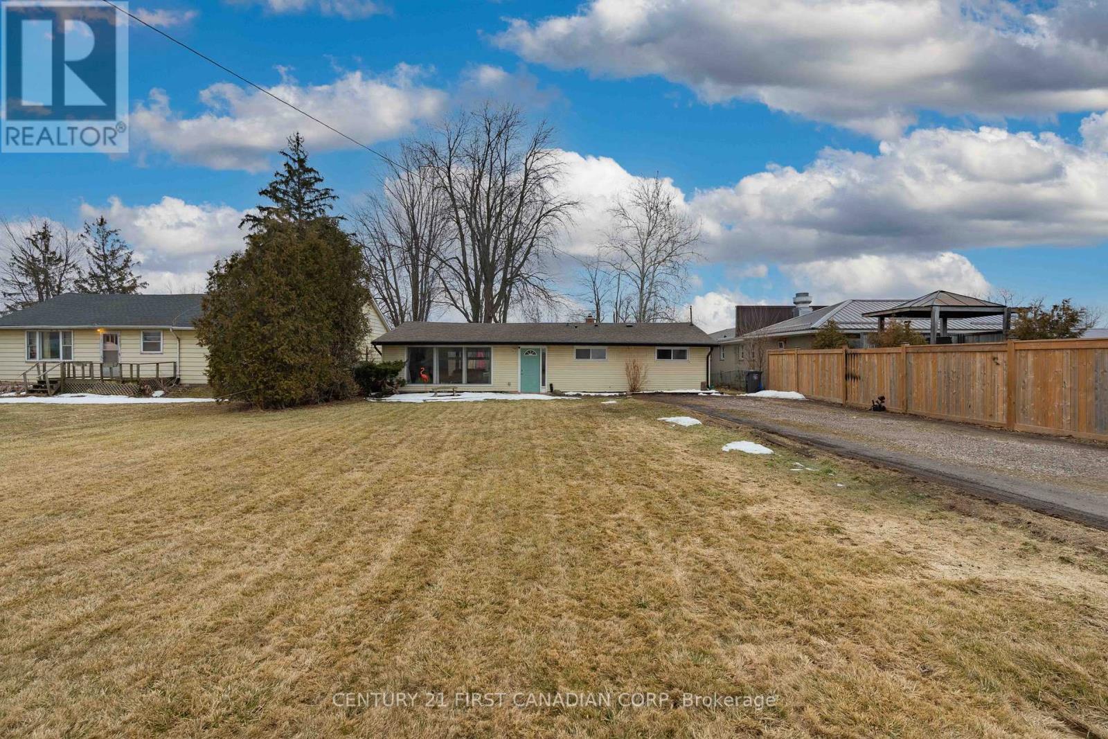 43747 Talbot Line, Central Elgin, Ontario  N5P 3S7 - Photo 5 - X12855364