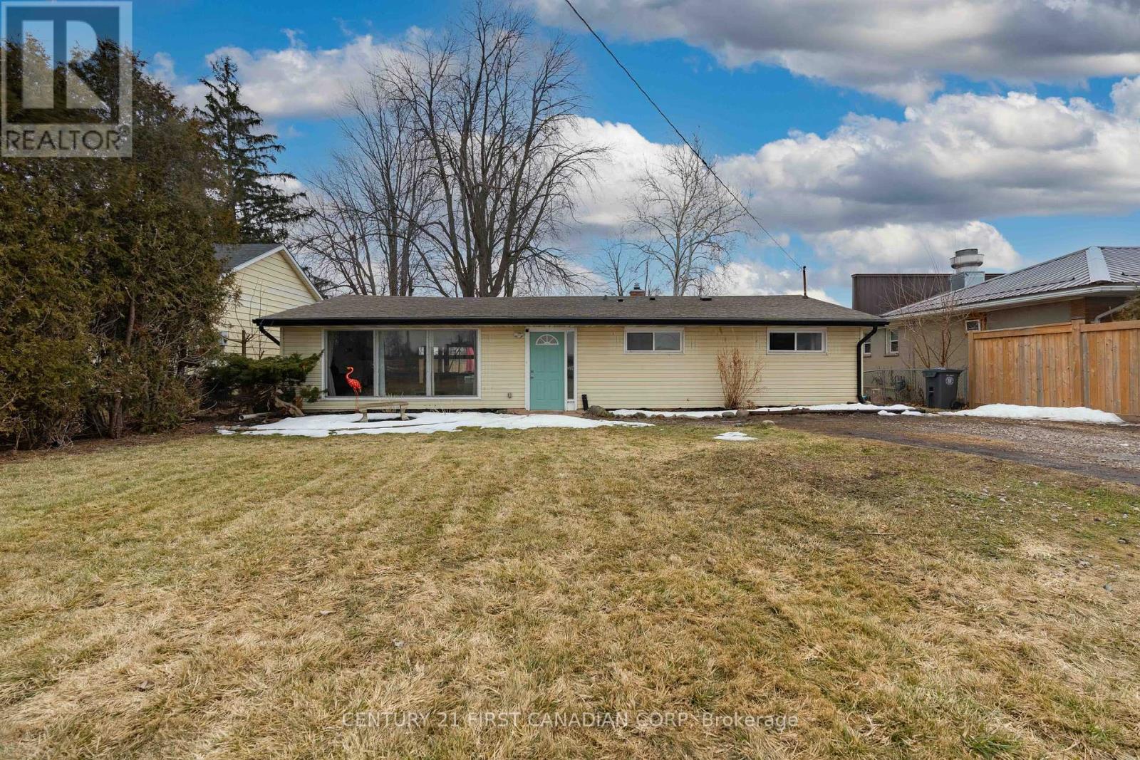 43747 Talbot Line, Central Elgin, Ontario  N5P 3S7 - Photo 6 - X12855364