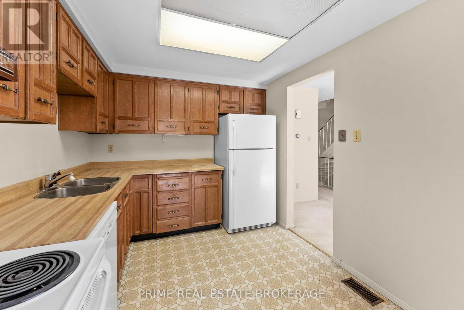 414 Wilkins Street, London South (South R), Ontario  N6C 5B2 - Photo 12 - X12855376