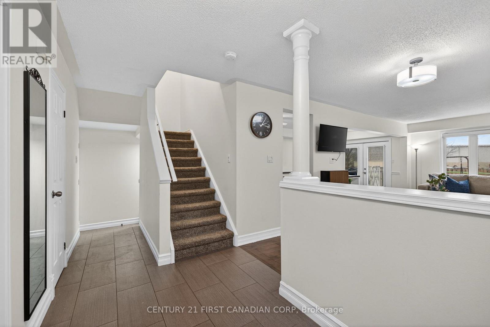 875 Homeview Court, London South (South Q), Ontario  N6C 6C1 - Photo 6 - X12855410