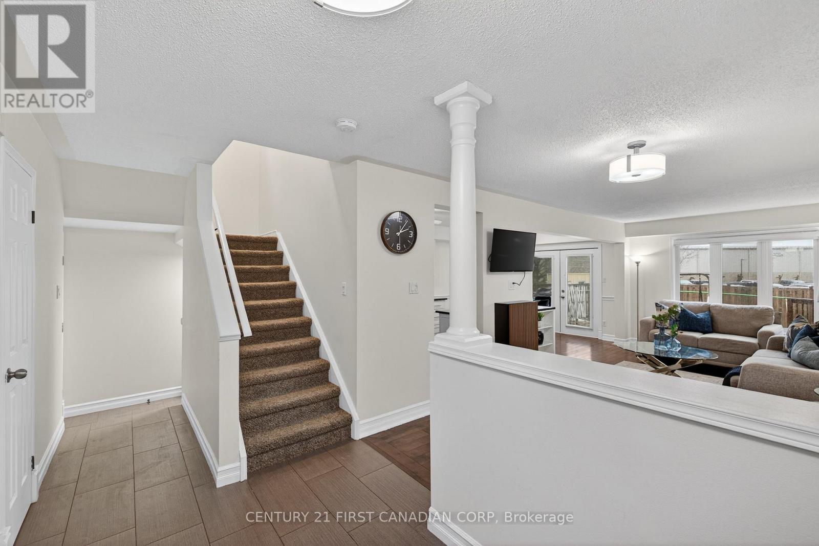 875 Homeview Court, London South (South Q), Ontario  N6C 6C1 - Photo 7 - X12855410