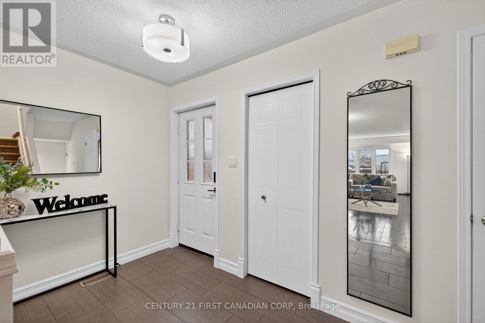 875 Homeview Court, London South (South Q), Ontario  N6C 6C1 - Photo 8 - X12855410