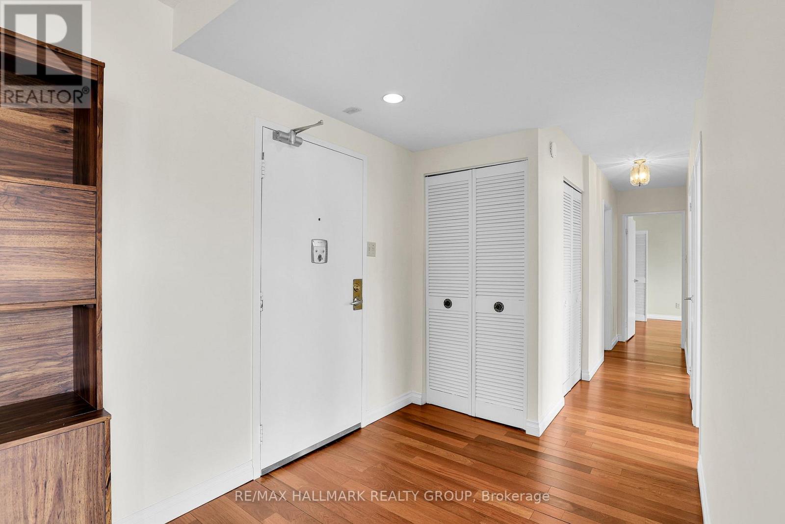 501 - 333 Chapel Street, Ottawa, Ontario  K1N 8Y8 - Photo 3 - X12855406