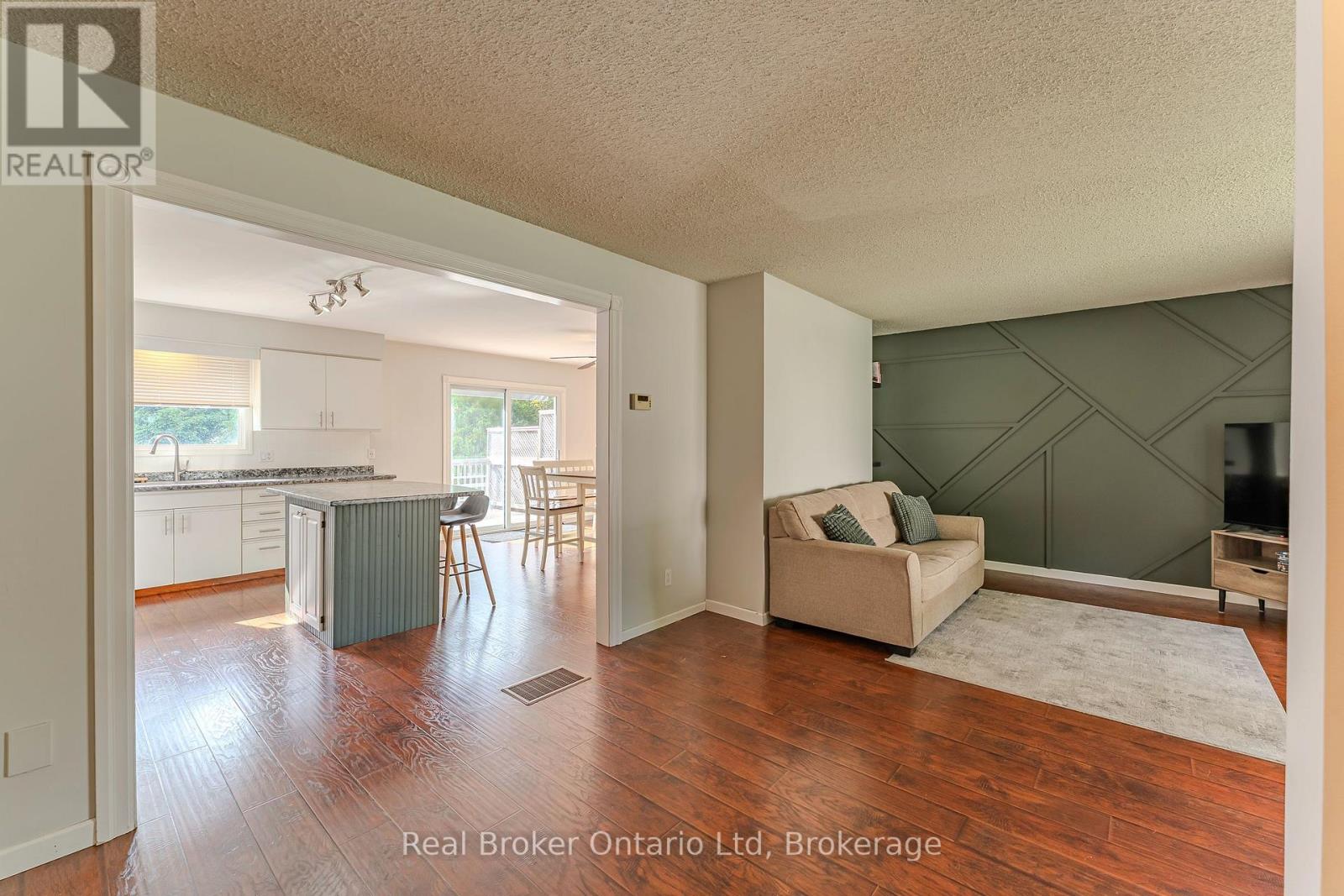 394 Queen Street N, West Grey, Ontario  N0G 1R0 - Photo 10 - X12853650