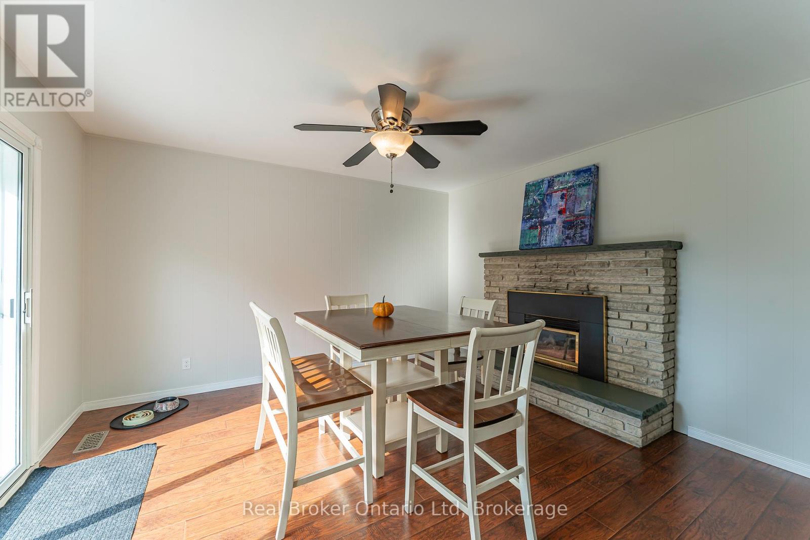 394 Queen Street N, West Grey, Ontario  N0G 1R0 - Photo 17 - X12853650