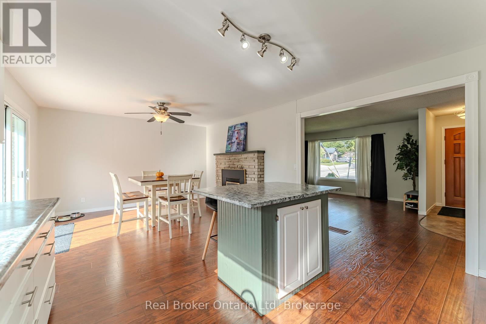 394 Queen Street N, West Grey, Ontario  N0G 1R0 - Photo 16 - X12853650