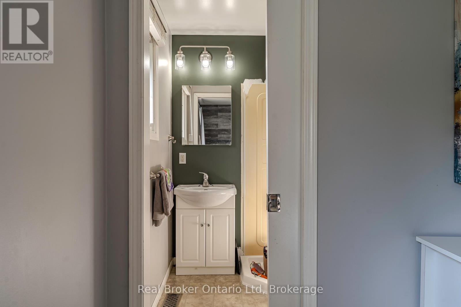 394 Queen Street N, West Grey, Ontario  N0G 1R0 - Photo 28 - X12853650