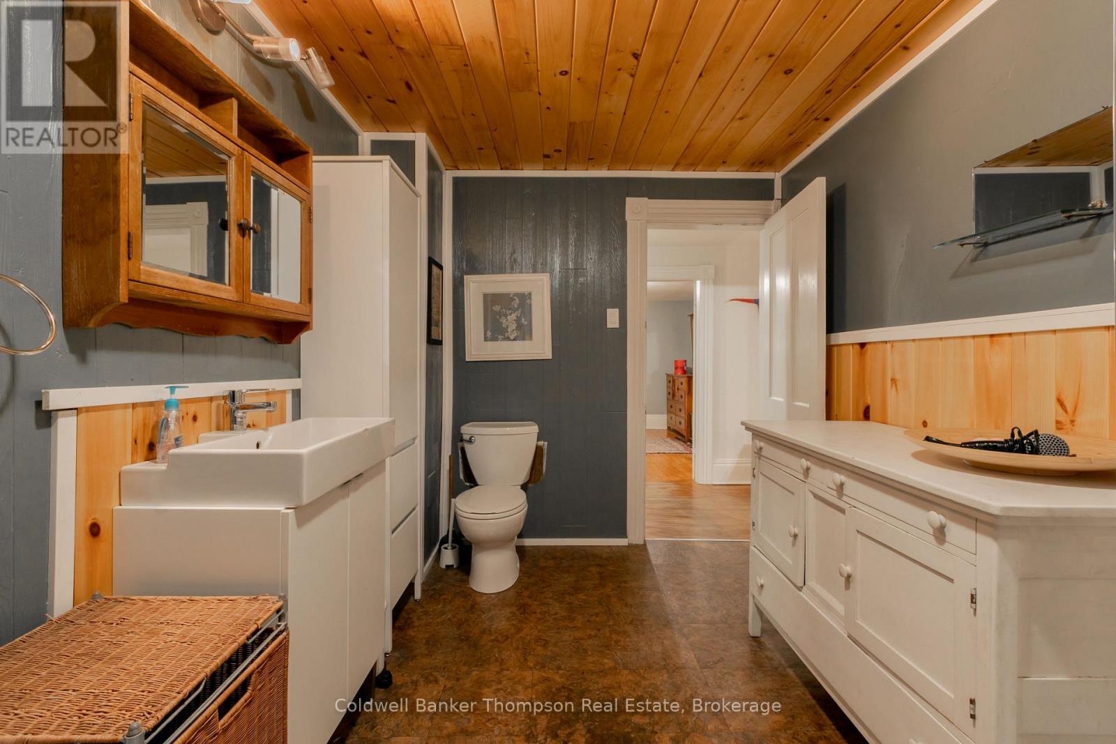 12 Lansdowne Street W, Huntsville, Ontario  P1H 1W1 - Photo 37 - X12855496