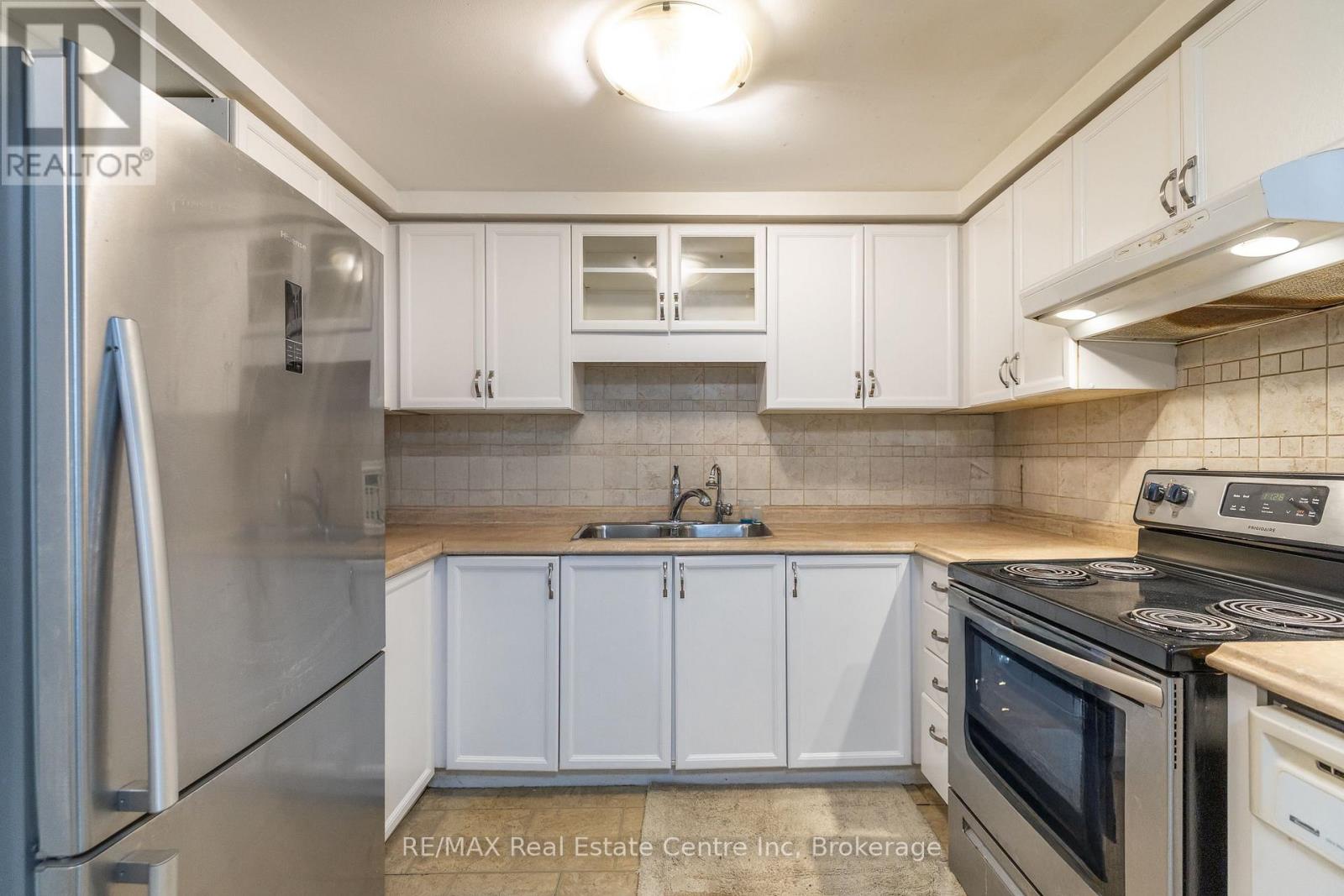 74 - 129 Victoria Road N, Guelph (Grange Road), Ontario  N1E 6V4 - Photo 9 - X12855540