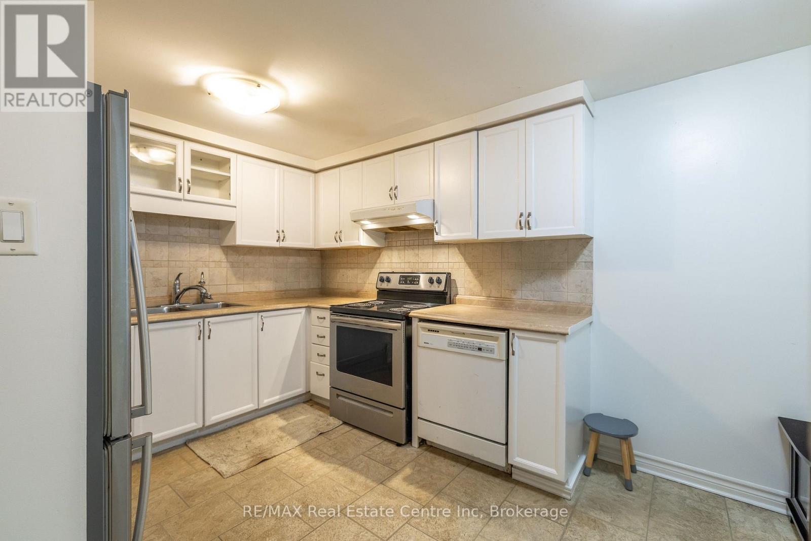 74 - 129 Victoria Road N, Guelph (Grange Road), Ontario  N1E 6V4 - Photo 8 - X12855540