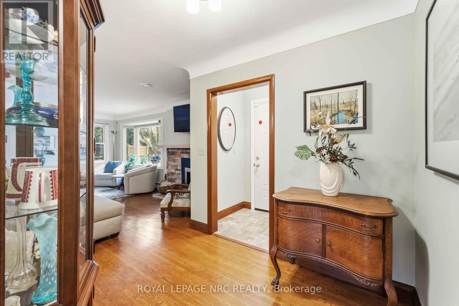 133 Lakeshore Road, St. Catharines (Lakeshore), Ontario  L2N 2T8 - Photo 3 - X12855522