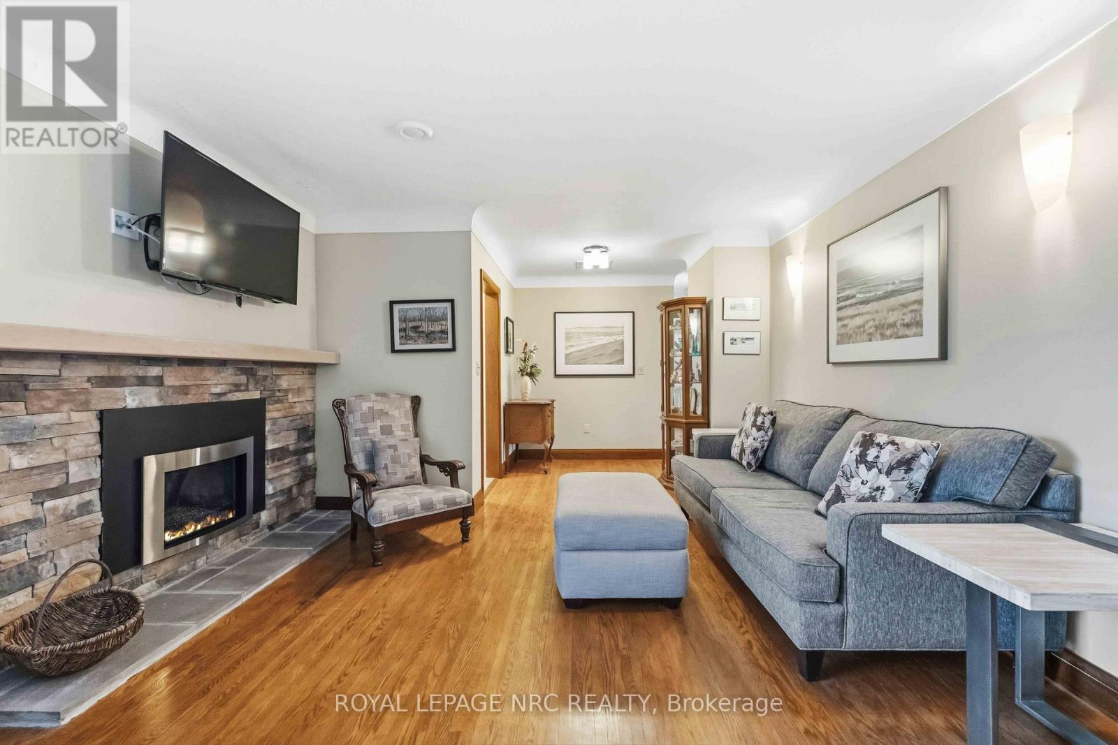 133 Lakeshore Road, St. Catharines (Lakeshore), Ontario  L2N 2T8 - Photo 4 - X12855522