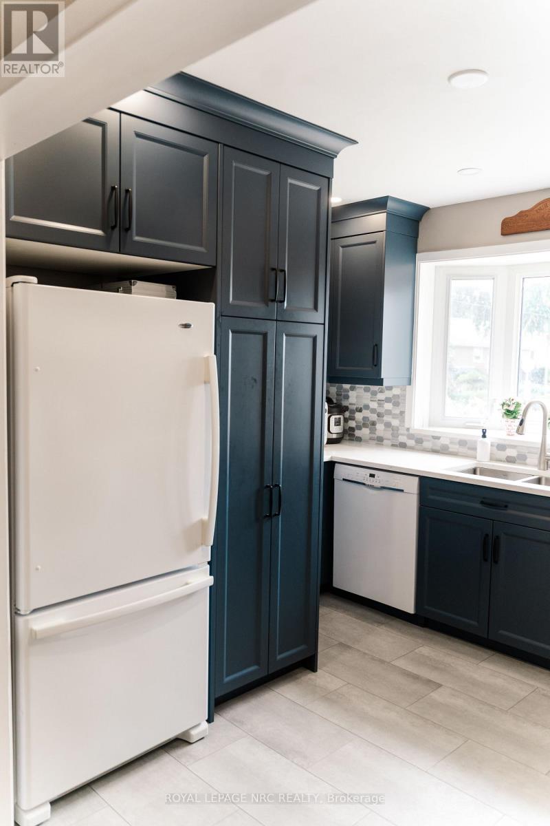 12 Mackie Street, St. Catharines (Port Dalhousie), Ontario  L2N 5N5 - Photo 11 - X12855536