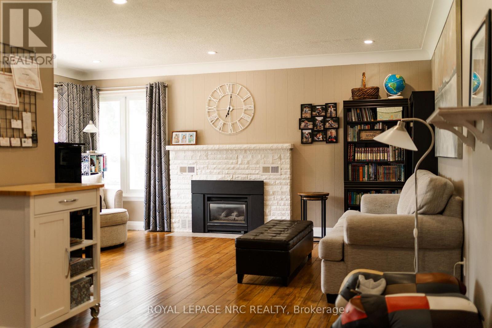 12 Mackie Street, St. Catharines (Port Dalhousie), Ontario  L2N 5N5 - Photo 4 - X12855536