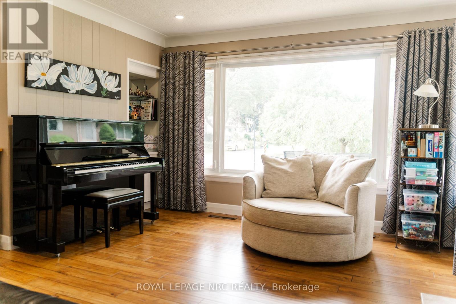 12 Mackie Street, St. Catharines (Port Dalhousie), Ontario  L2N 5N5 - Photo 5 - X12855536