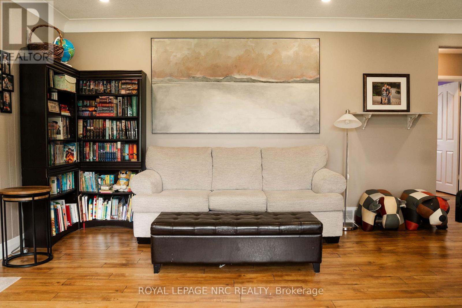 12 Mackie Street, St. Catharines (Port Dalhousie), Ontario  L2N 5N5 - Photo 6 - X12855536