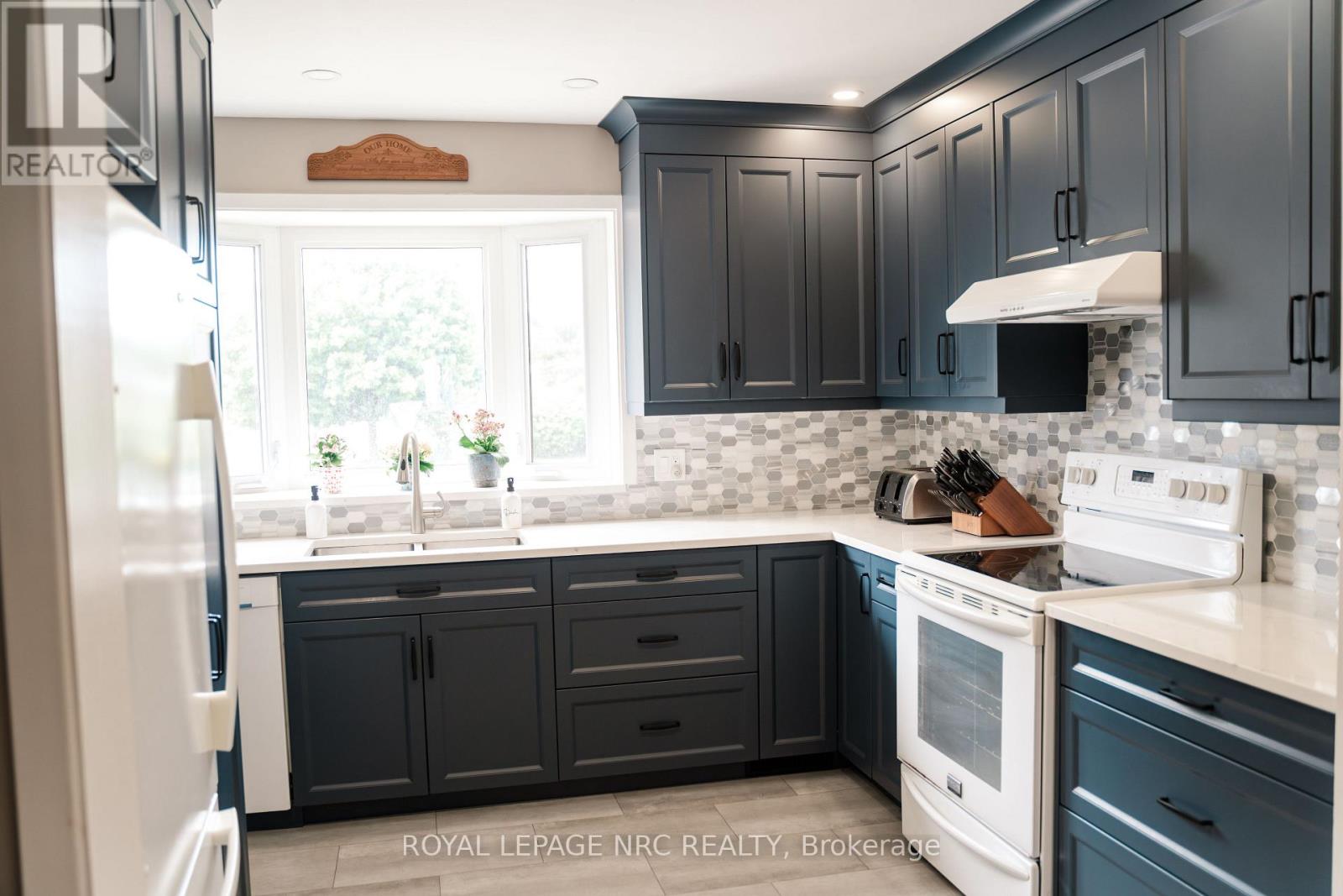 12 Mackie Street, St. Catharines (Port Dalhousie), Ontario  L2N 5N5 - Photo 8 - X12855536