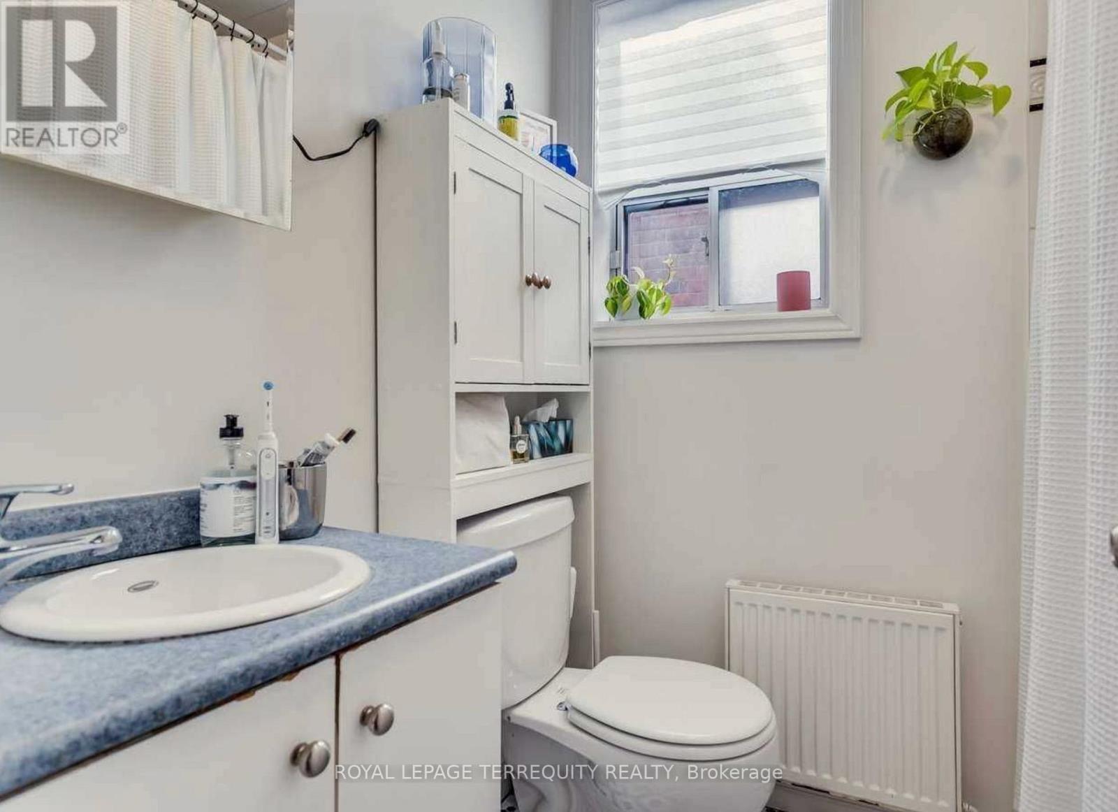 Unit 2 - 61 Rusholme Park Crescent, Toronto, Ontario  M6J 2E1 - Photo 9 - C12855400