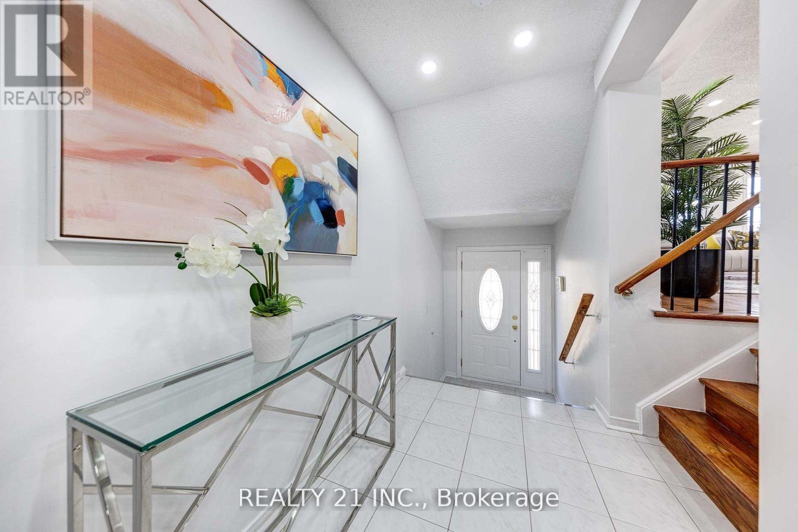 130 Morningview Trail, Toronto, Ontario  M1B 5L2 - Photo 3 - E12855384