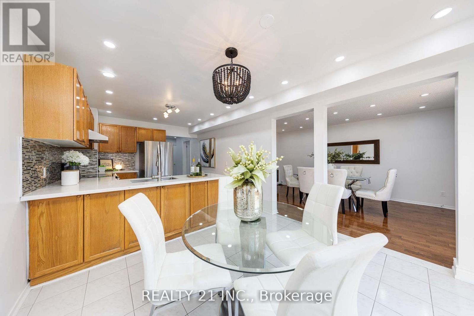 130 Morningview Trail, Toronto, Ontario  M1B 5L2 - Photo 8 - E12855384