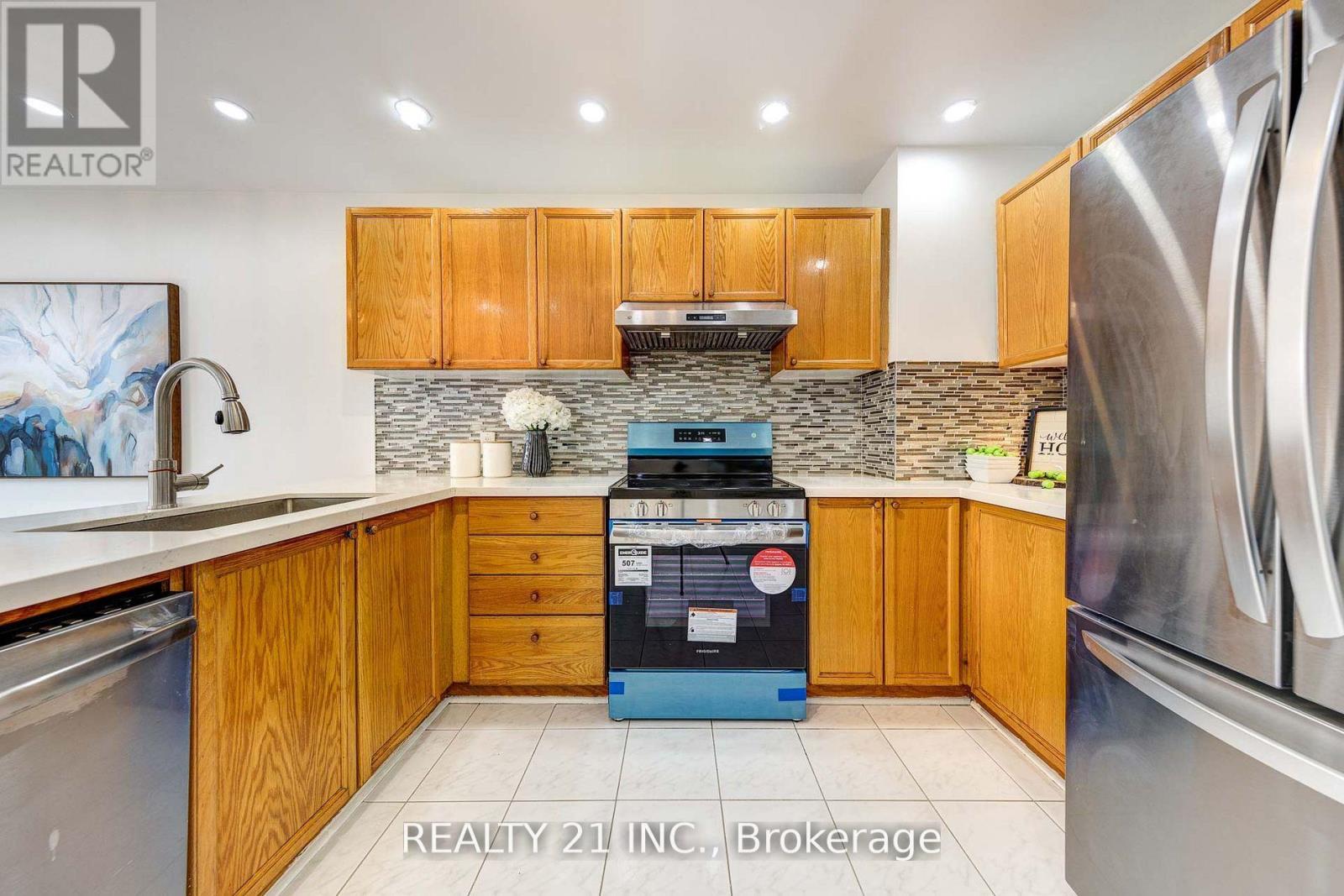 130 Morningview Trail, Toronto, Ontario  M1B 5L2 - Photo 9 - E12855384