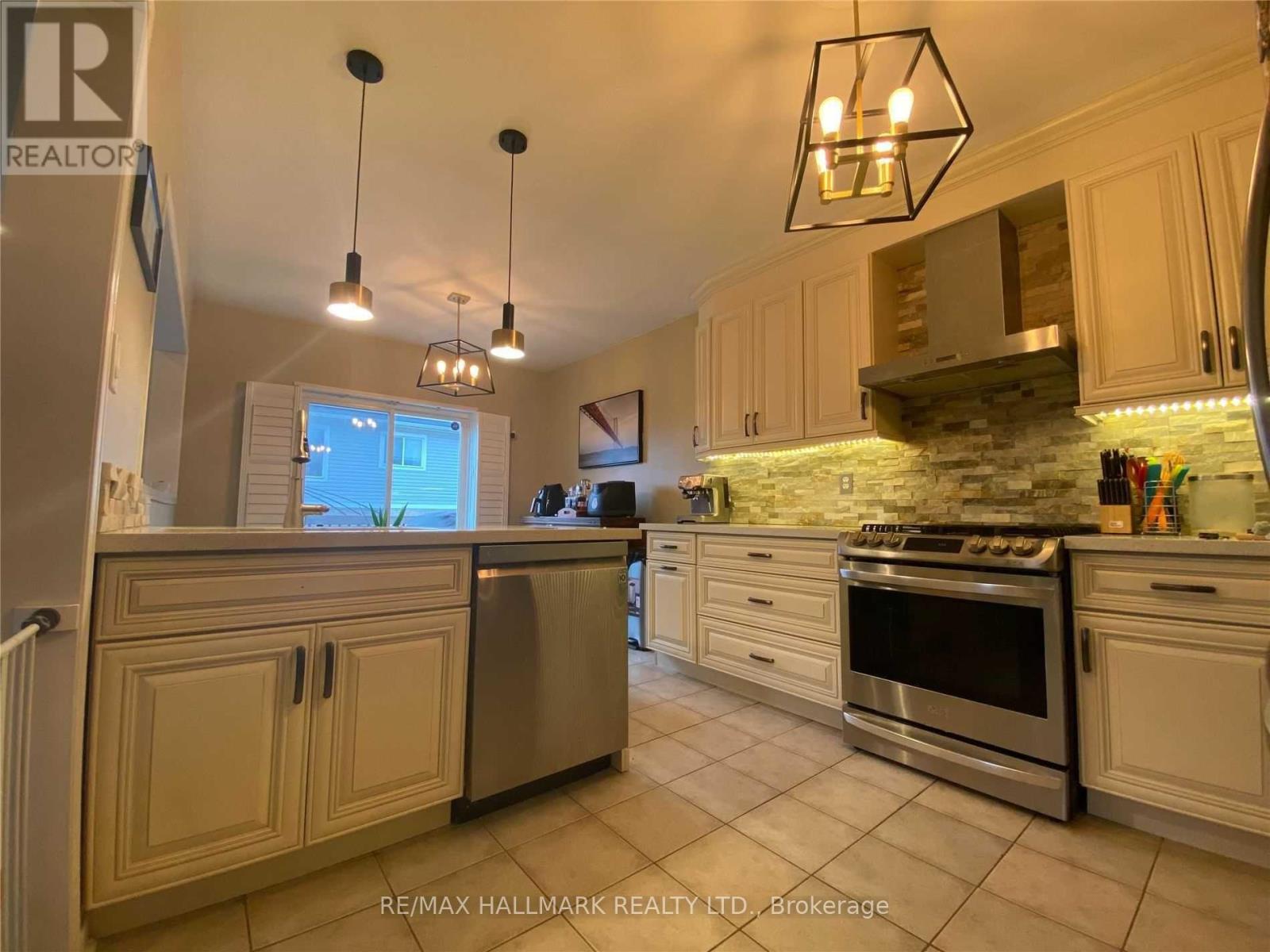 75 Puttingedge Drive, Whitby (Rolling Acres), Ontario  L1R 0H8 - Photo 2 - E12855492