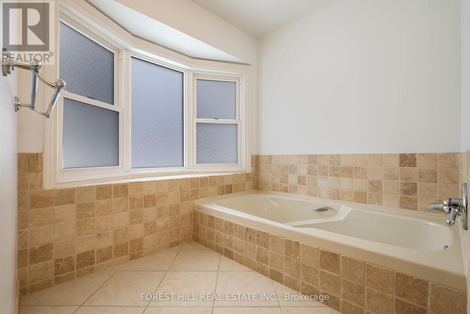 427 Mathews Court, Newmarket, Ontario  L3X 1C9 - Photo 14 - N12855458