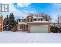 427 MATHEWS COURT, Newmarket, Ontario