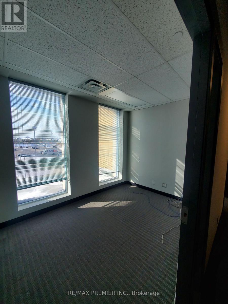 208 - 10909 Yonge Street, Richmond Hill, Ontario  L4C 3E3 - Photo 11 - N12855470