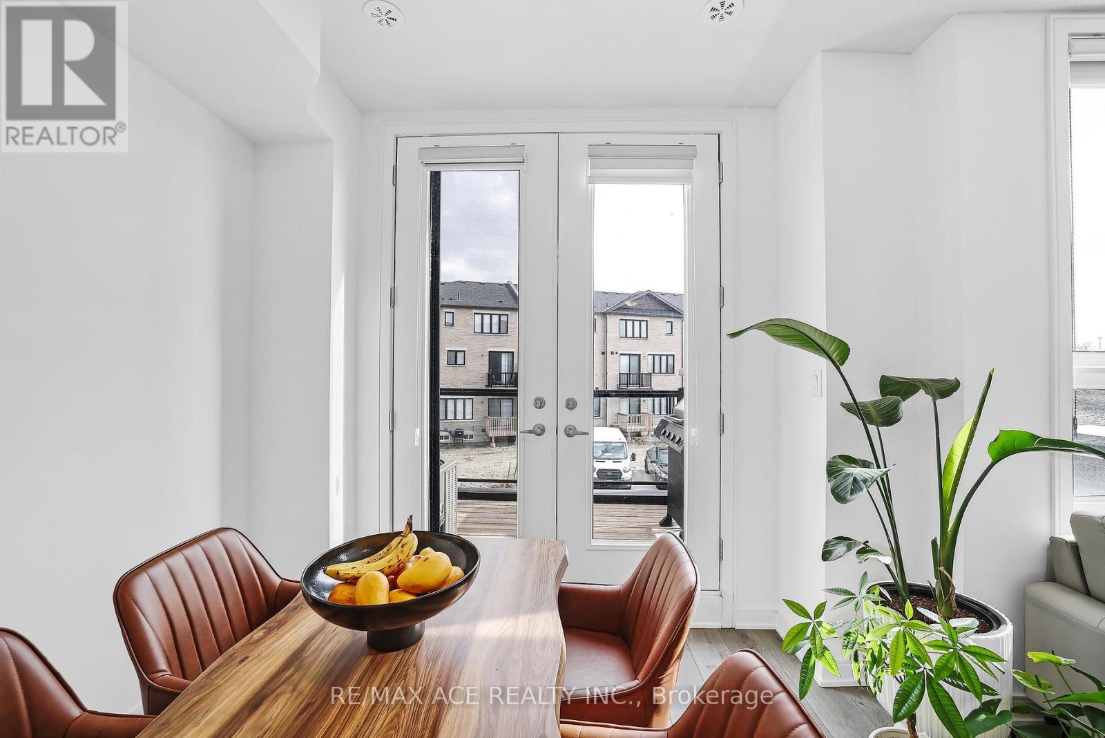 24 Spry Lane, Barrie (Innis-Shore), Ontario  L9J 0N6 - Photo 15 - S12855426