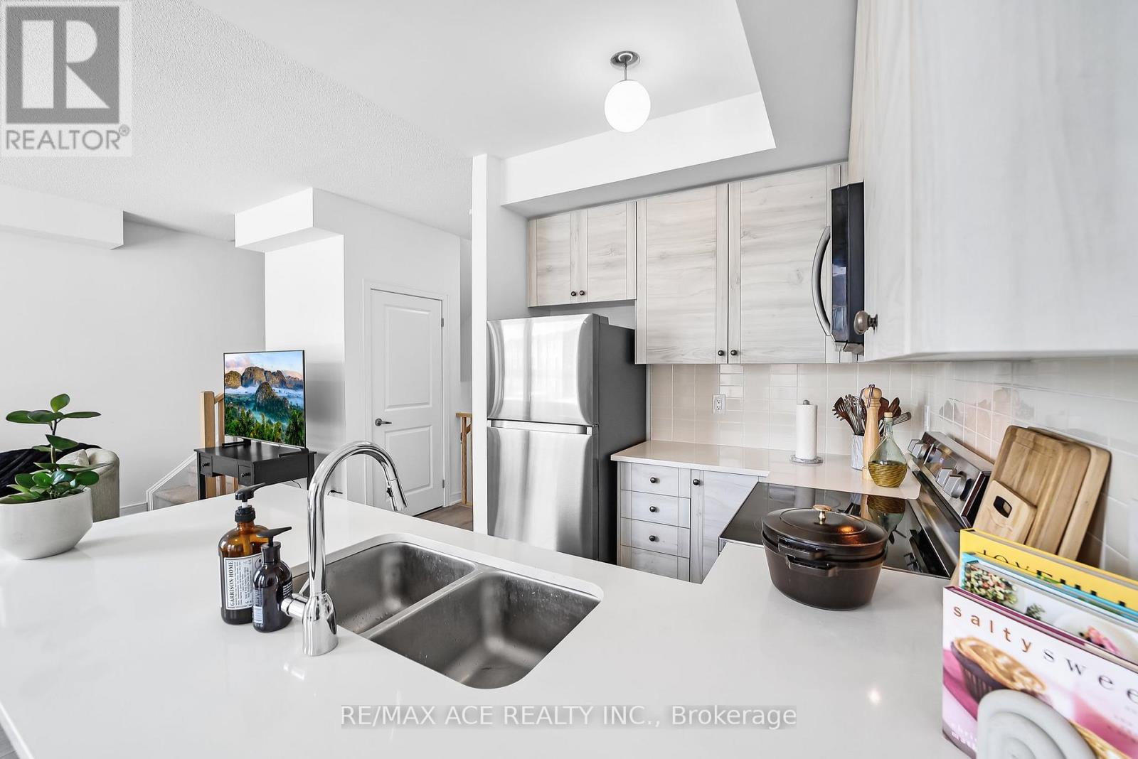 24 Spry Lane, Barrie (Innis-Shore), Ontario  L9J 0N6 - Photo 16 - S12855426