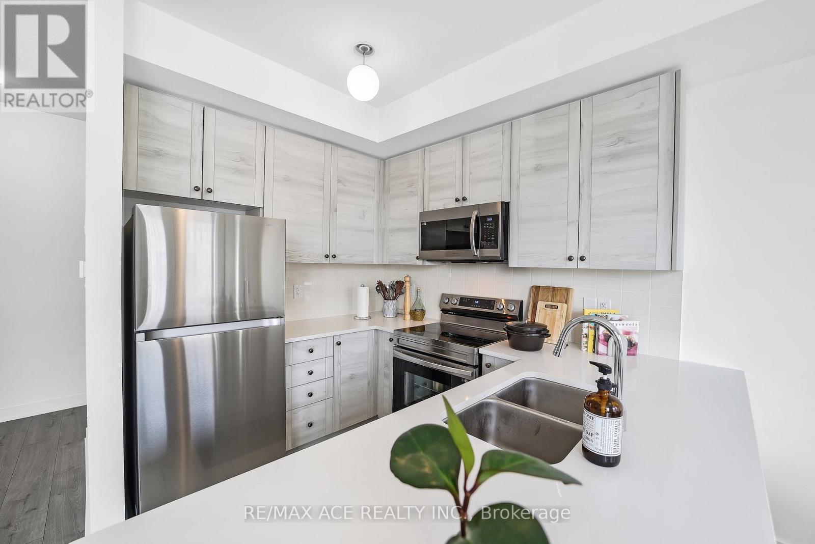 24 Spry Lane, Barrie (Innis-Shore), Ontario  L9J 0N6 - Photo 17 - S12855426