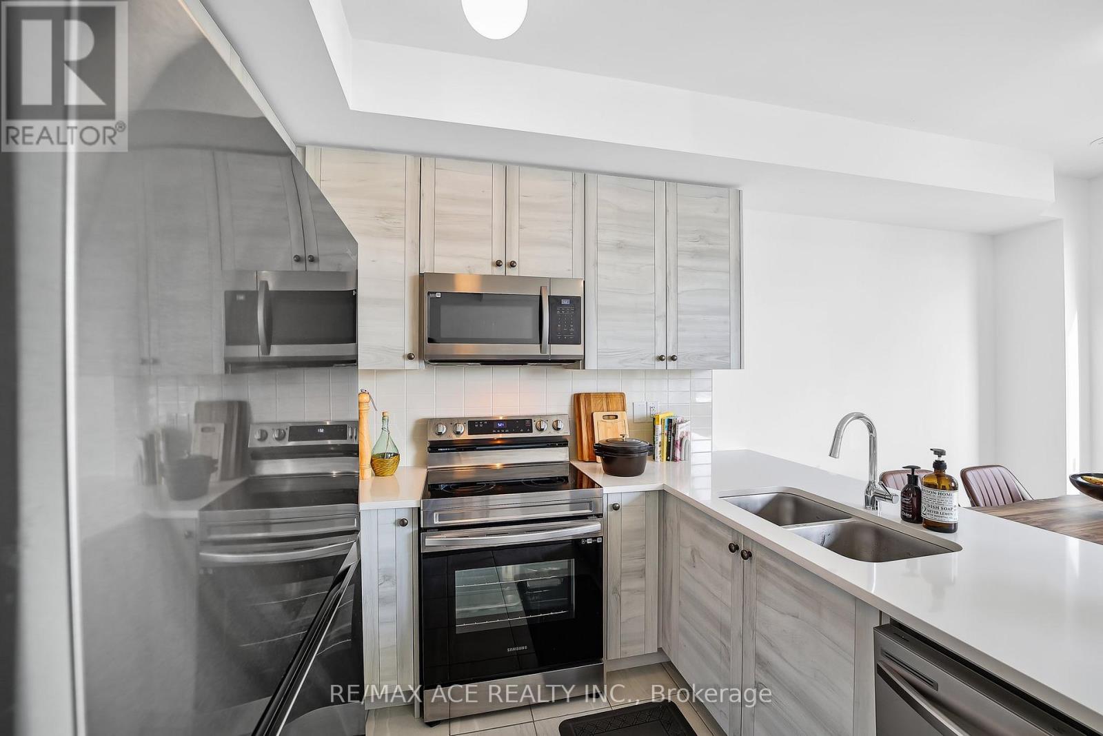 24 Spry Lane, Barrie (Innis-Shore), Ontario  L9J 0N6 - Photo 19 - S12855426