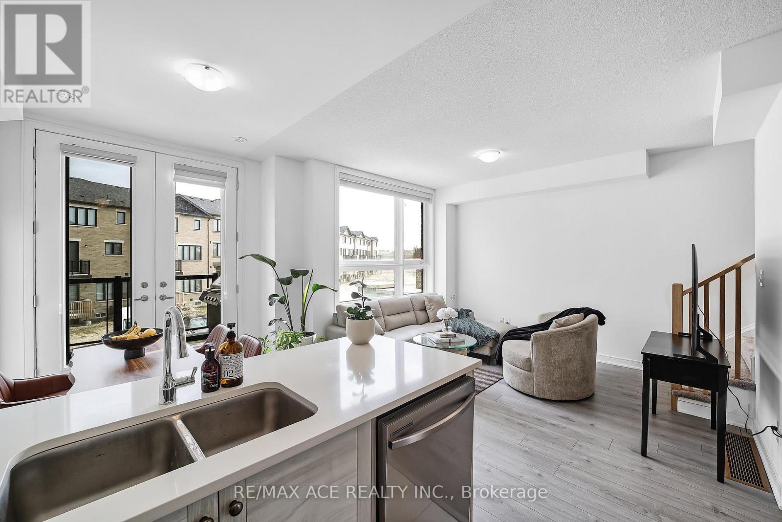 24 Spry Lane, Barrie (Innis-Shore), Ontario  L9J 0N6 - Photo 20 - S12855426