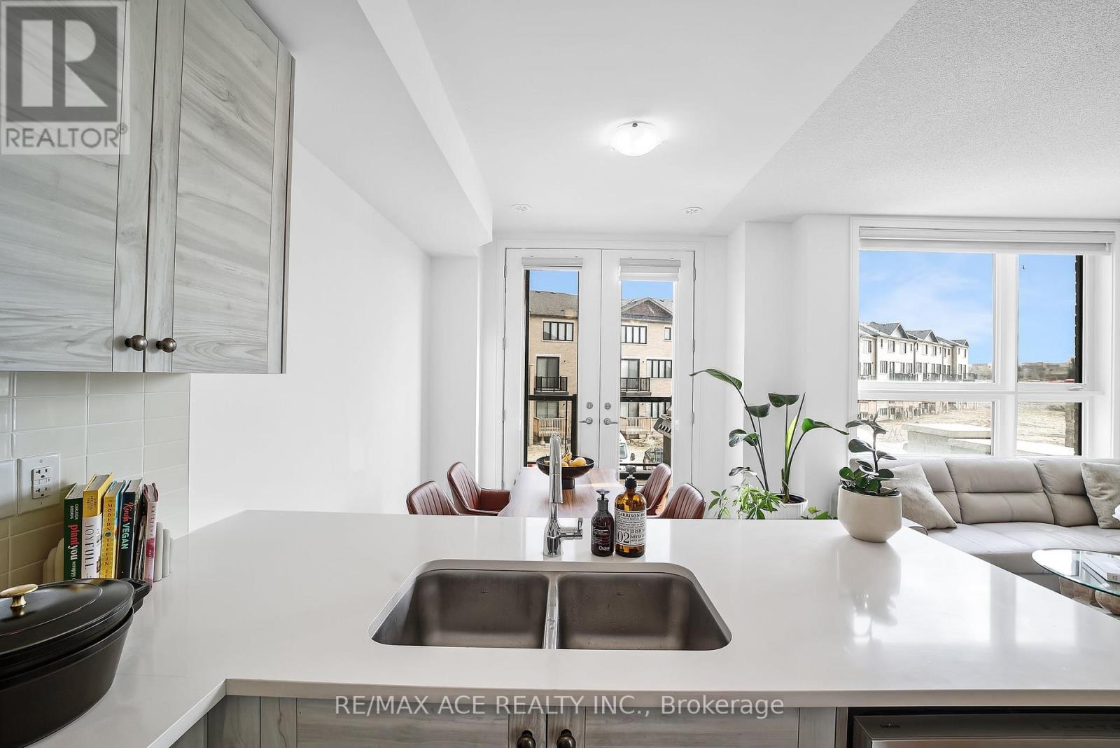 24 Spry Lane, Barrie (Innis-Shore), Ontario  L9J 0N6 - Photo 21 - S12855426