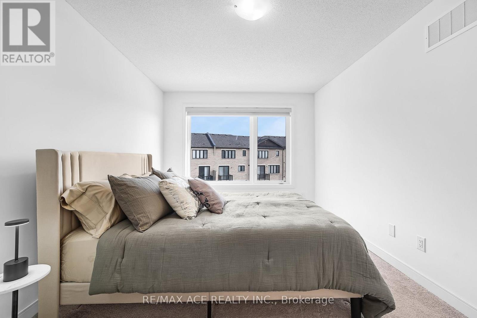 24 Spry Lane, Barrie (Innis-Shore), Ontario  L9J 0N6 - Photo 27 - S12855426