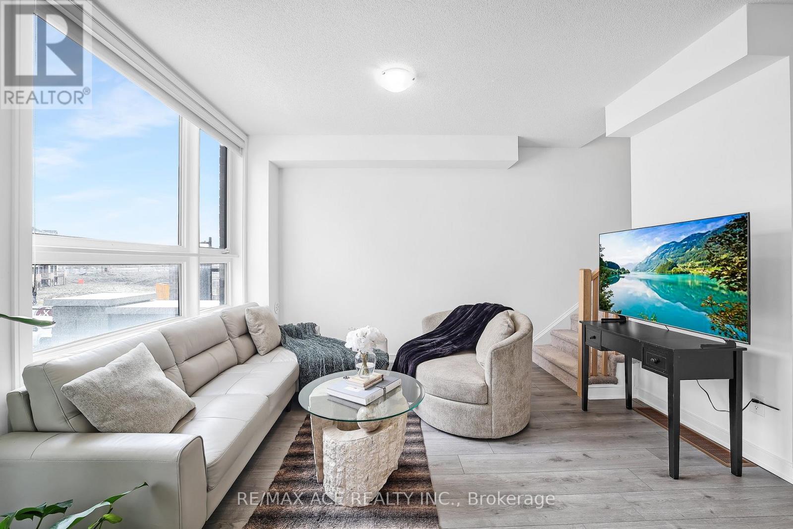 24 Spry Lane, Barrie (Innis-Shore), Ontario  L9J 0N6 - Photo 9 - S12855426