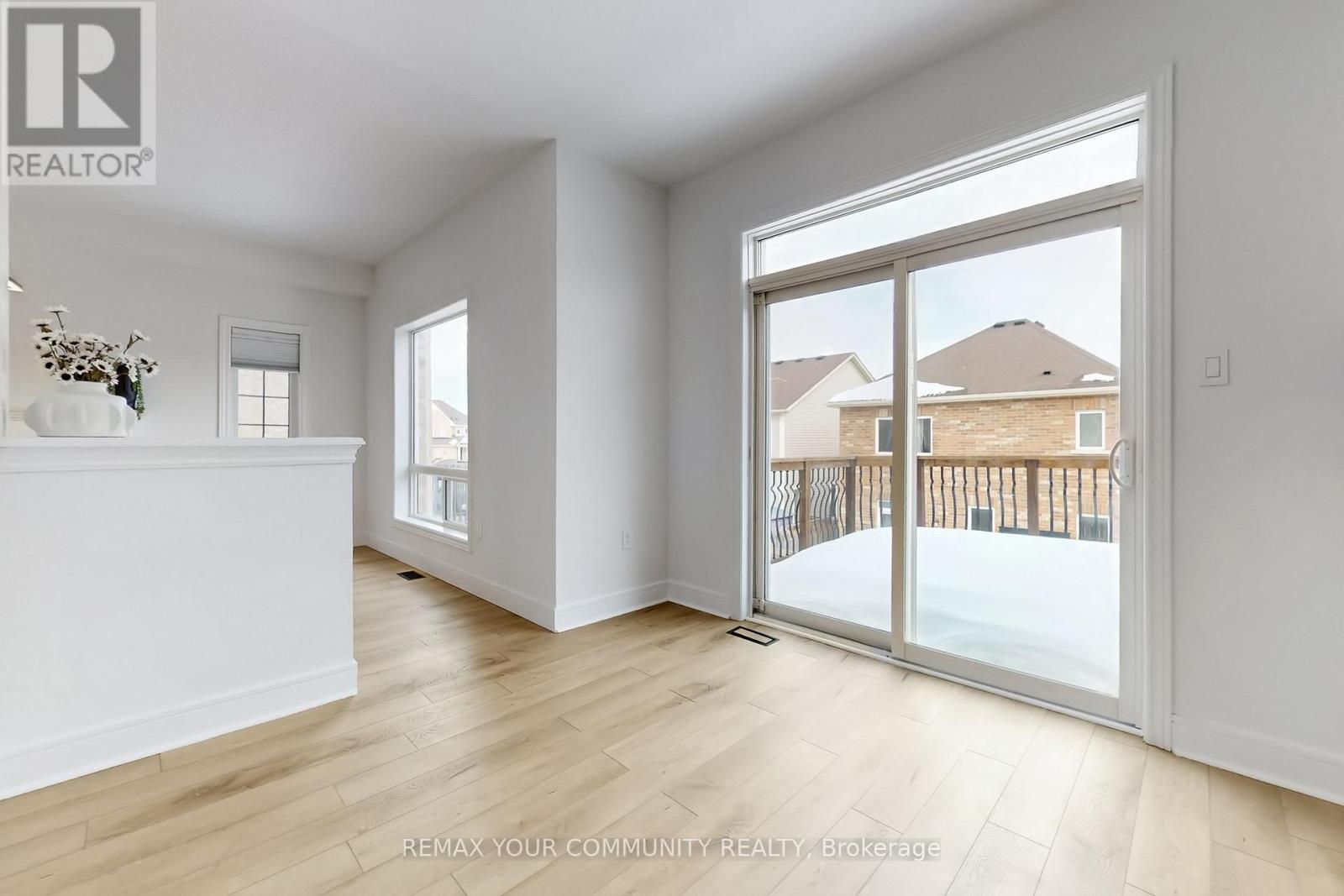 Upper Level & Main Level - 25 Bache Avenue, Georgina (Keswick South), Ontario  L4P 0C7 - Photo 17 - N12853656