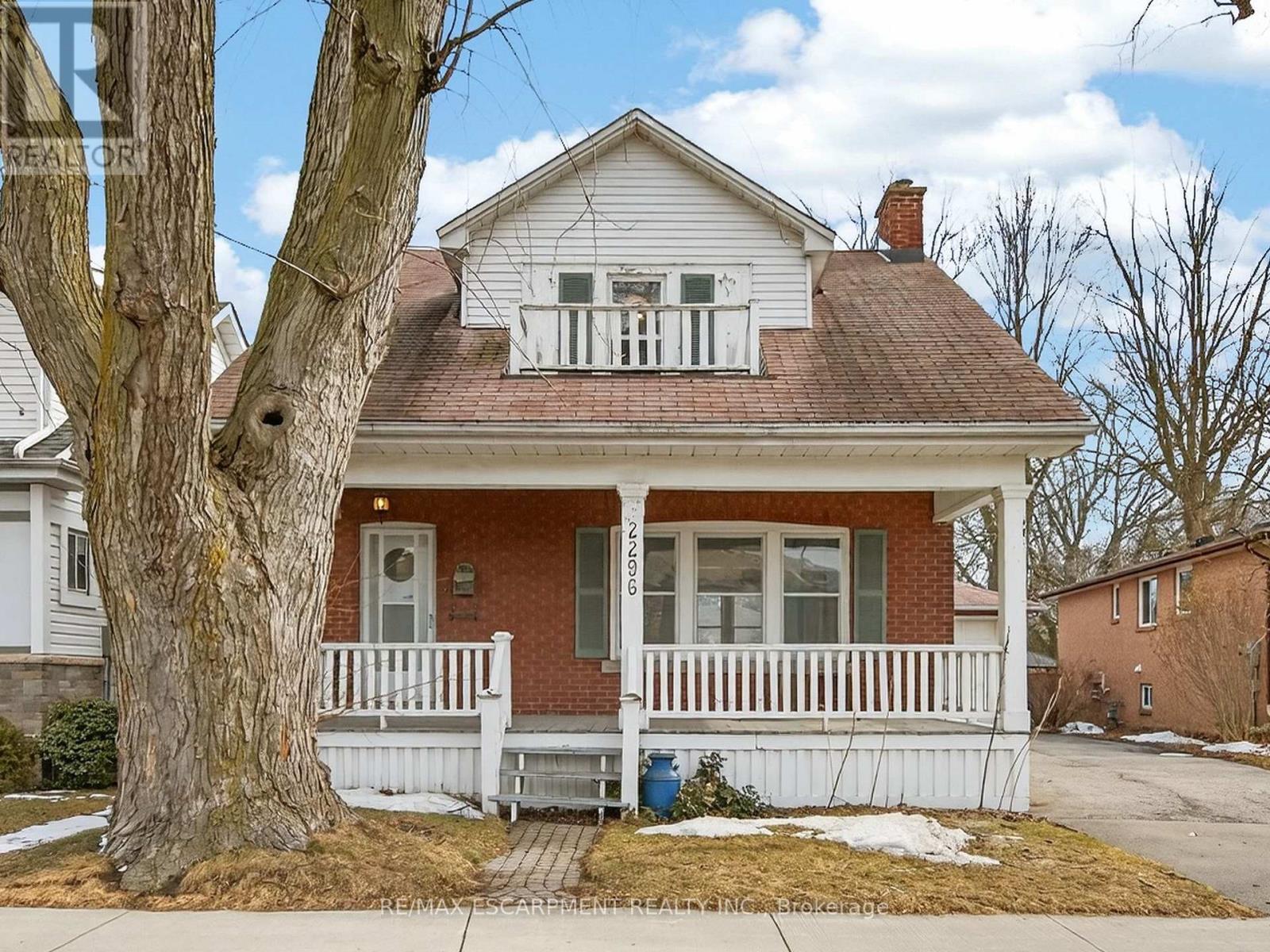 2296 New Street, Burlington, Ontario  L7R 1J3 - Photo 1 - W12855494