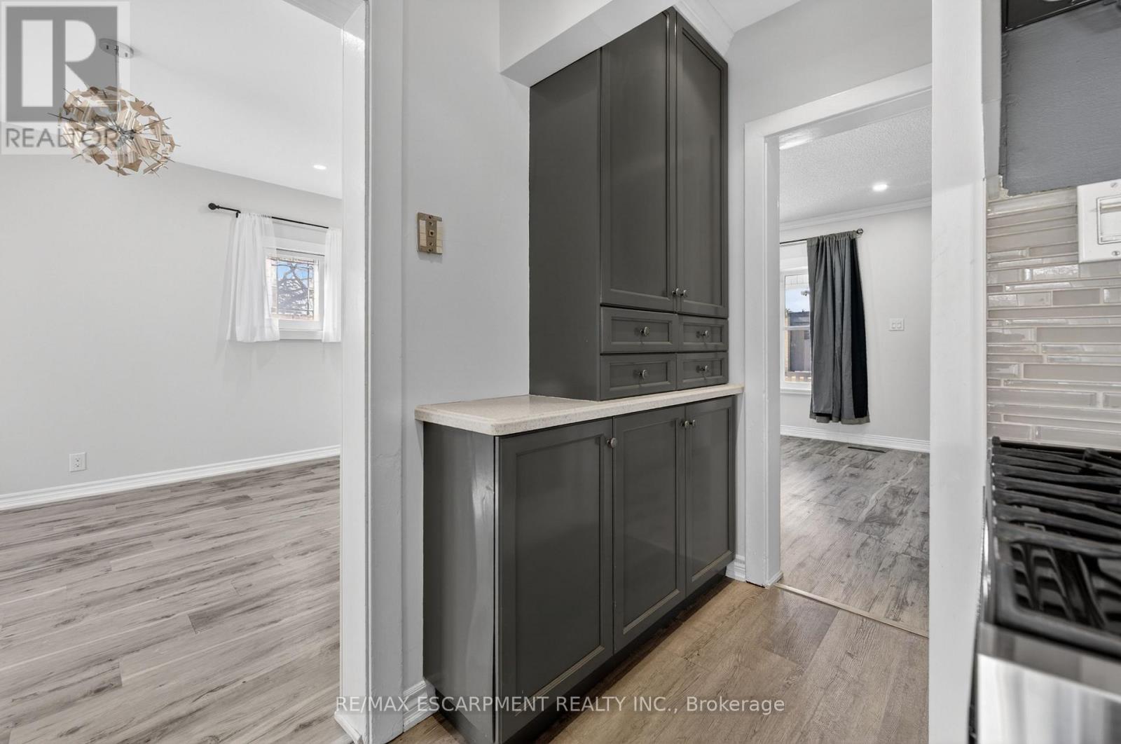 2296 New Street, Burlington, Ontario  L7R 1J3 - Photo 13 - W12855494