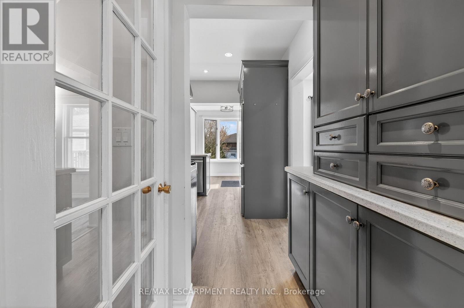 2296 New Street, Burlington, Ontario  L7R 1J3 - Photo 14 - W12855494